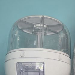 🆕️1 LRG CAPACITY FOOD DISPENSER. GRAINS , CANDY, NUTS, ANIMAL FOOD AND MORE.