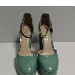 Kenneth Cole New York Tatum Wedge Sandals. Size 9M