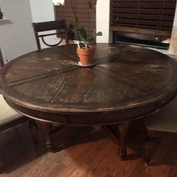 Beautiful solid Wood Table, 5 Oversized Chairs 300 OBO