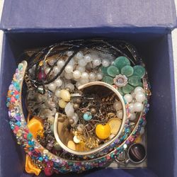 Box Of Mixed Jewelry 