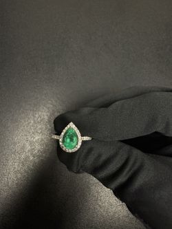 14K WG 2 Ct Emerald With Halo Diamond Setting