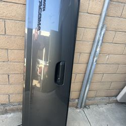 2009. Toyota Tacoma.   Tail Gate. 