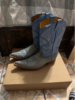 Boots size 9