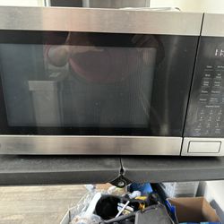 Microwave With Air Fry Capabilities 