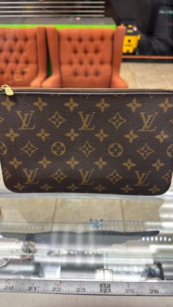 LV WRISTLET