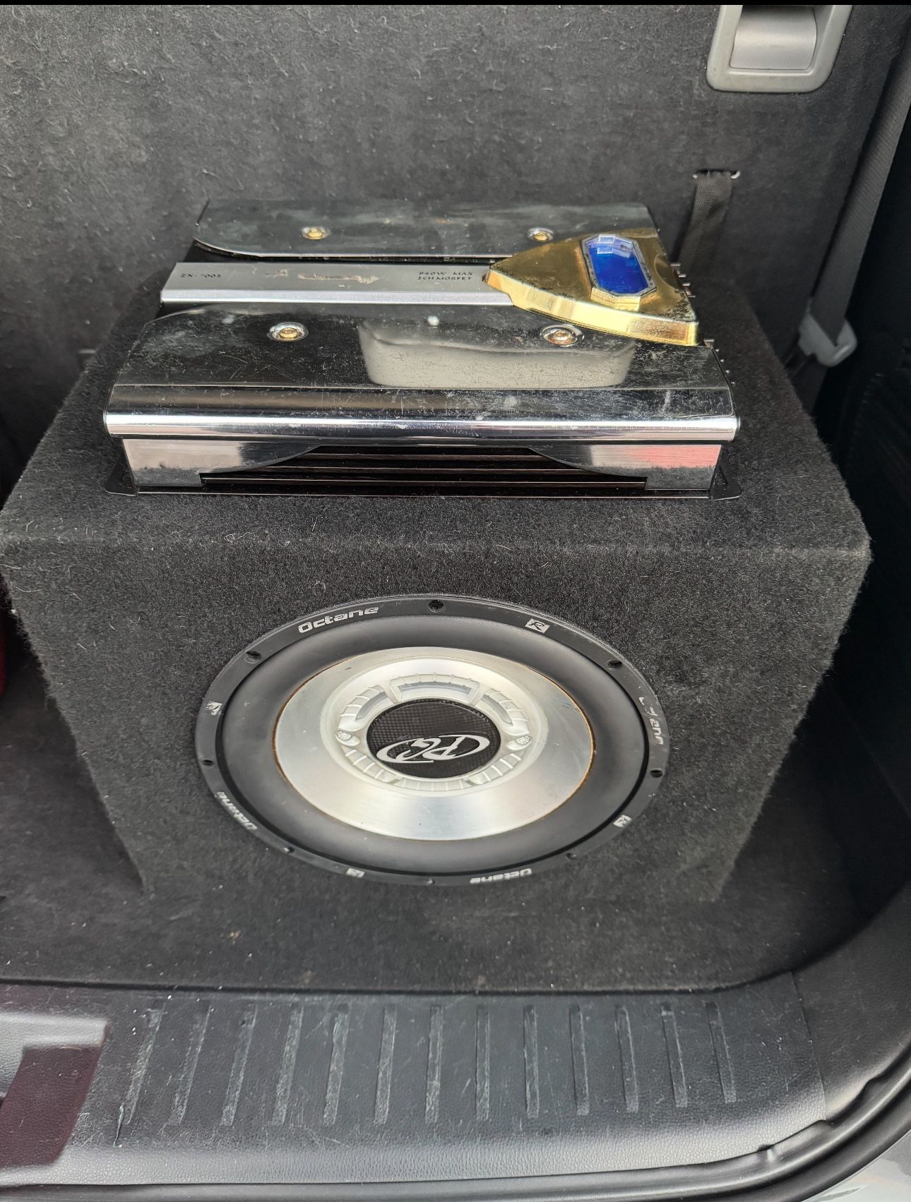 10” Phoenix Gold Subwoofer And Amp