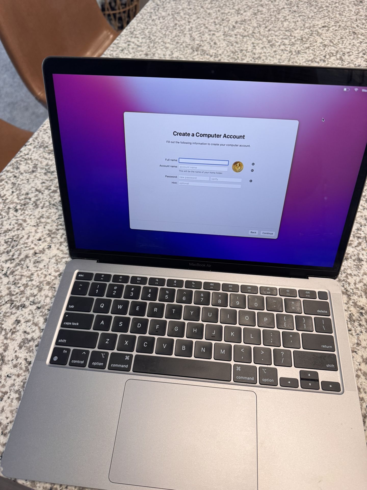MacBook Air (A2337)
