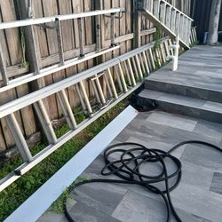 New 44 Foot Ladder 330$Use For Short Time