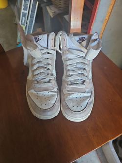 NIKES size4Y Hightops