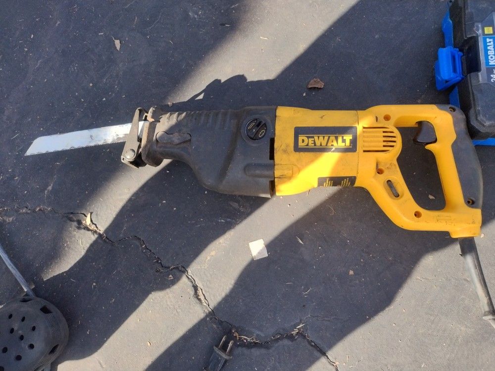 DeWalt Saw