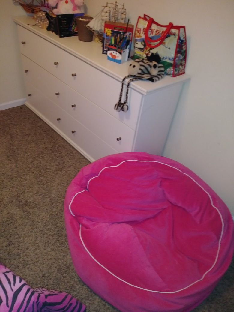 MOVING FRIDAY! NEED IT GONE! Twin Bedroom Set w/ Mattress & Comforter Set