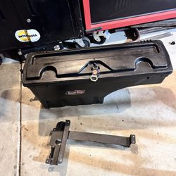 Under Cover Swing Tool Box
