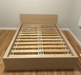 Wooden bed ( queen size)