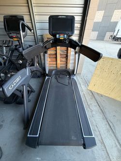 Life Fitness Commercial Treadmill $2,200