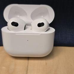 Airpod Pro 3 *Only 1 Pod Connects* plus brand new charging case.