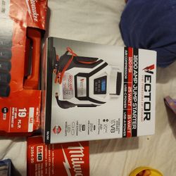 Vector 1600 Amp Jump Starter