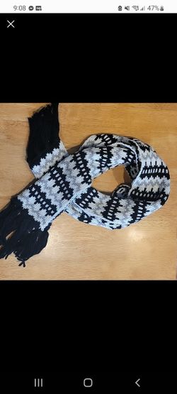 Old Navy Knit Chevron Scarf