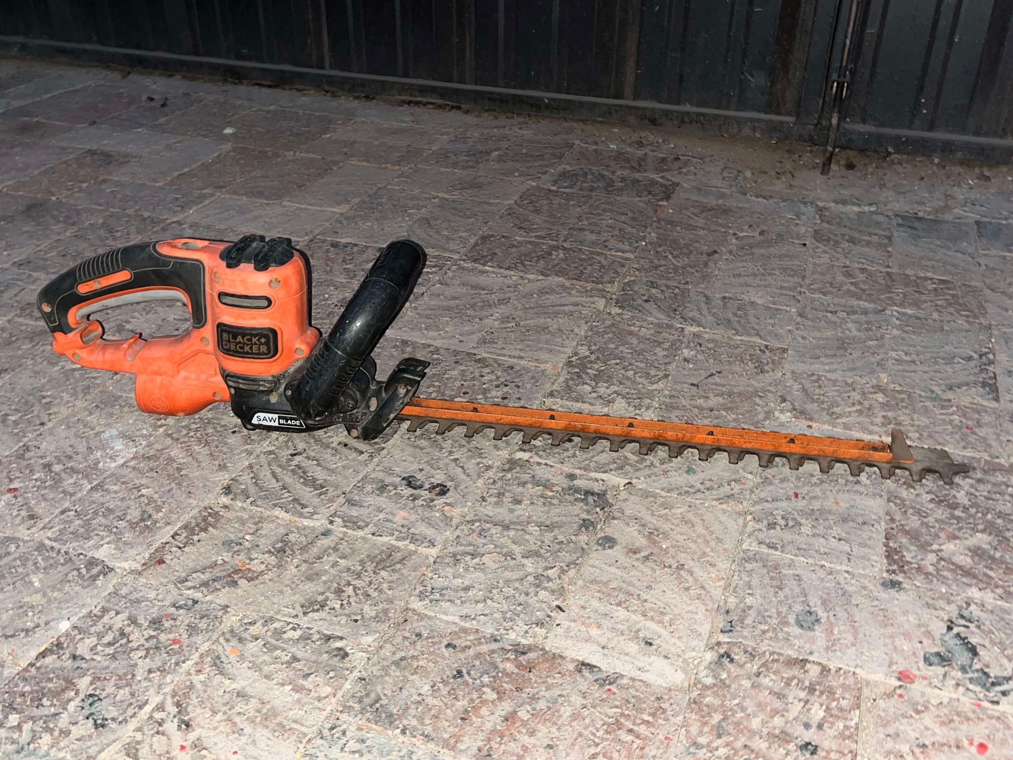 Black+Decker BEHTS300 20in. Electric Plug-in Hedge Trimmer