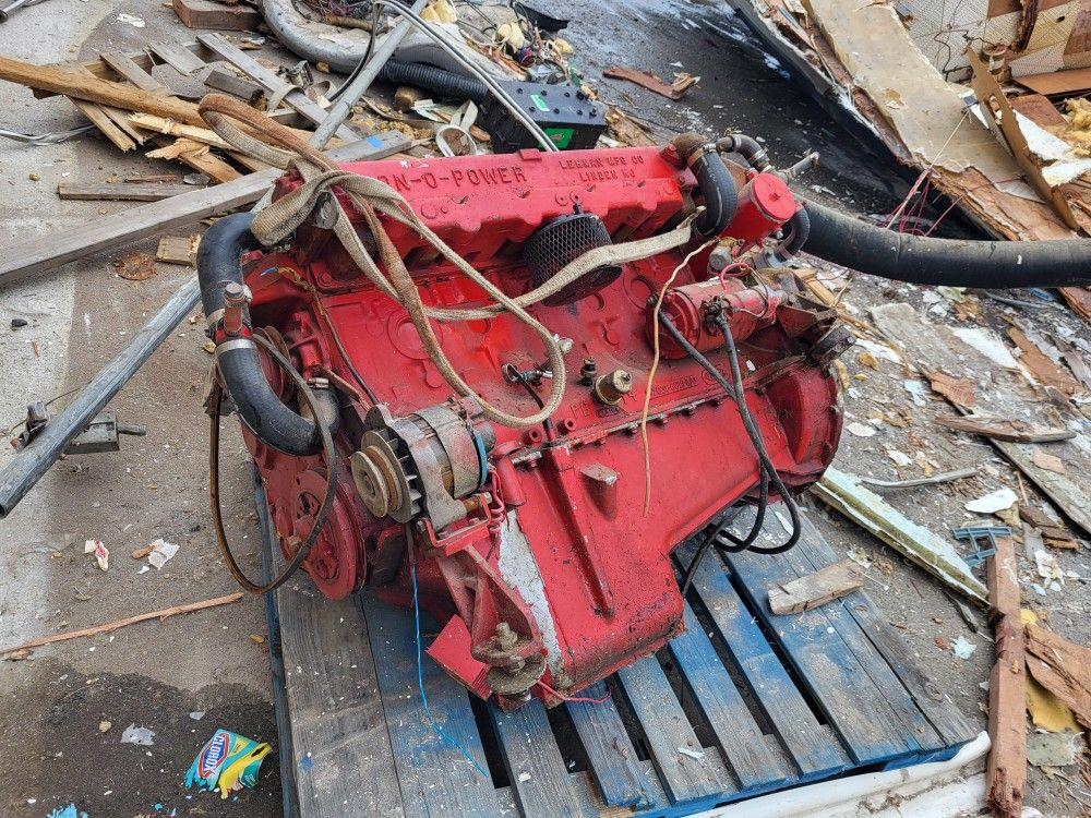 Lehman 120 diesel motor. 1100 hours.
