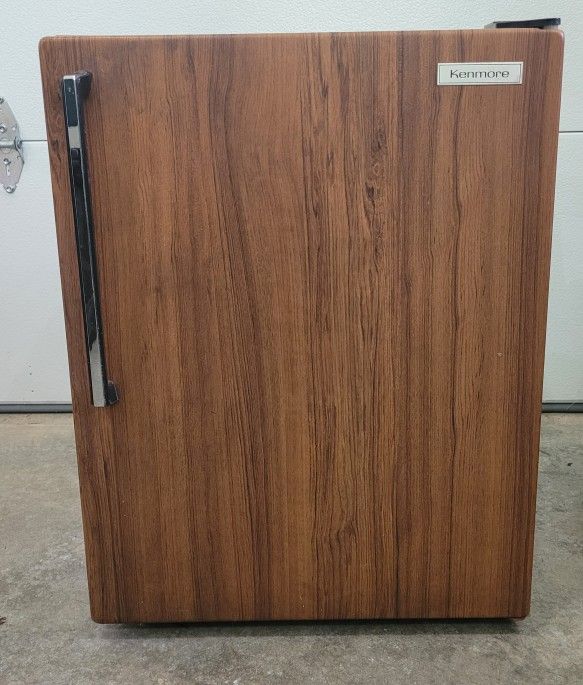 Kenmore Mini Fridge with Freezer Faux Wood 2.5 cubic feet