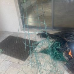 Trellis And Plant Covers 