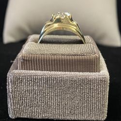 14k GOLD BIRTHSTONE RING SIZE 11