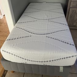 Twin Memory Foam Mattress 