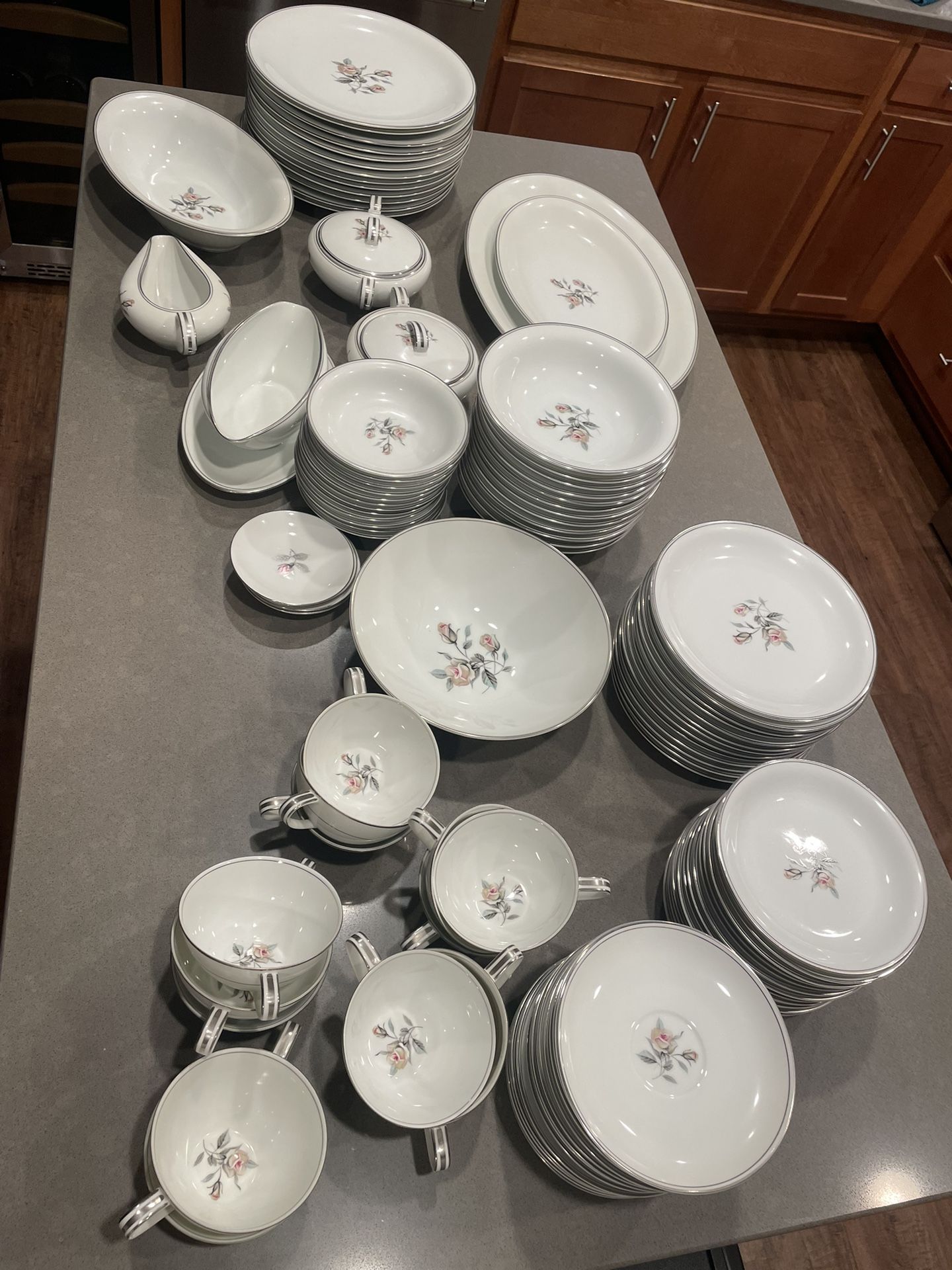 Noritake China 90 Piece Set Rossina Pattern