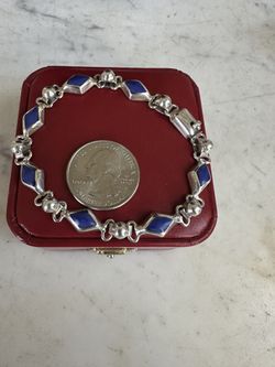 925 Sterling silver w/ diamond shaped blue lapis bracelet , size 7.25 , marked 925 Mexico 🇲🇽, slide lock closure . Beautiful