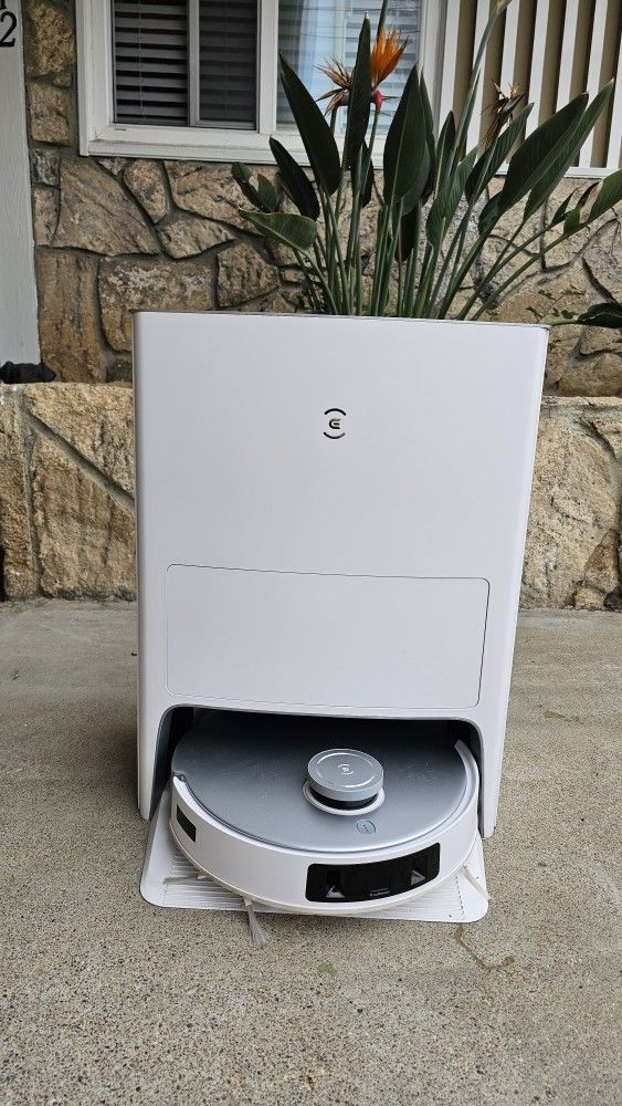 ECOVACS DEEBOT T20 Omni Robot Vacuum and Mop – Lightly Used