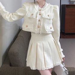 Cute cream-colored tweed jacket