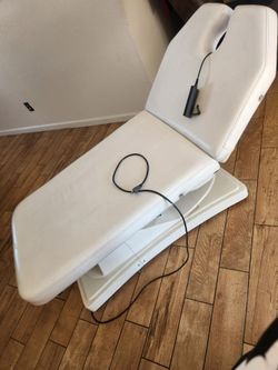Electric massage table