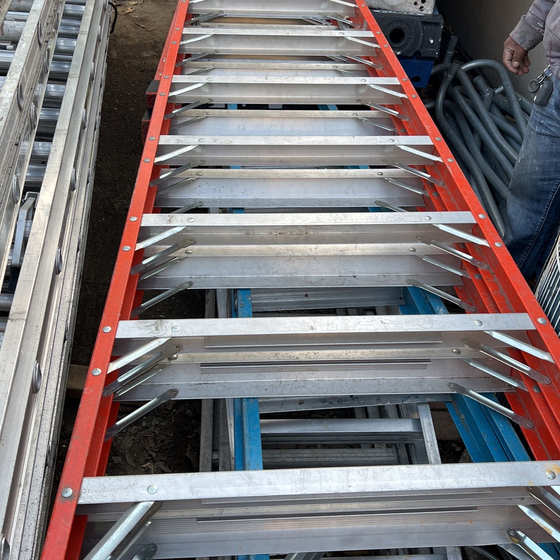 Escalera de 14 pies seminueva 350 precio firme