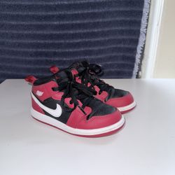 Air Jordan Mid 1
