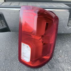 Passenger Side LED Tail Light 16-18 Silverado 