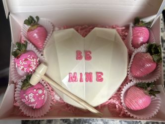 Valentines Day Breakable Heart Chocolate Strawberries