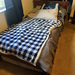 SOLID WOOD DAYBED COMES WITH 3 INCH FOAM MATTRESS