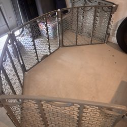Expanding Gate