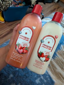 Bath & Body Works Strawberry Pound Cake Shampoo & Conditioner Set