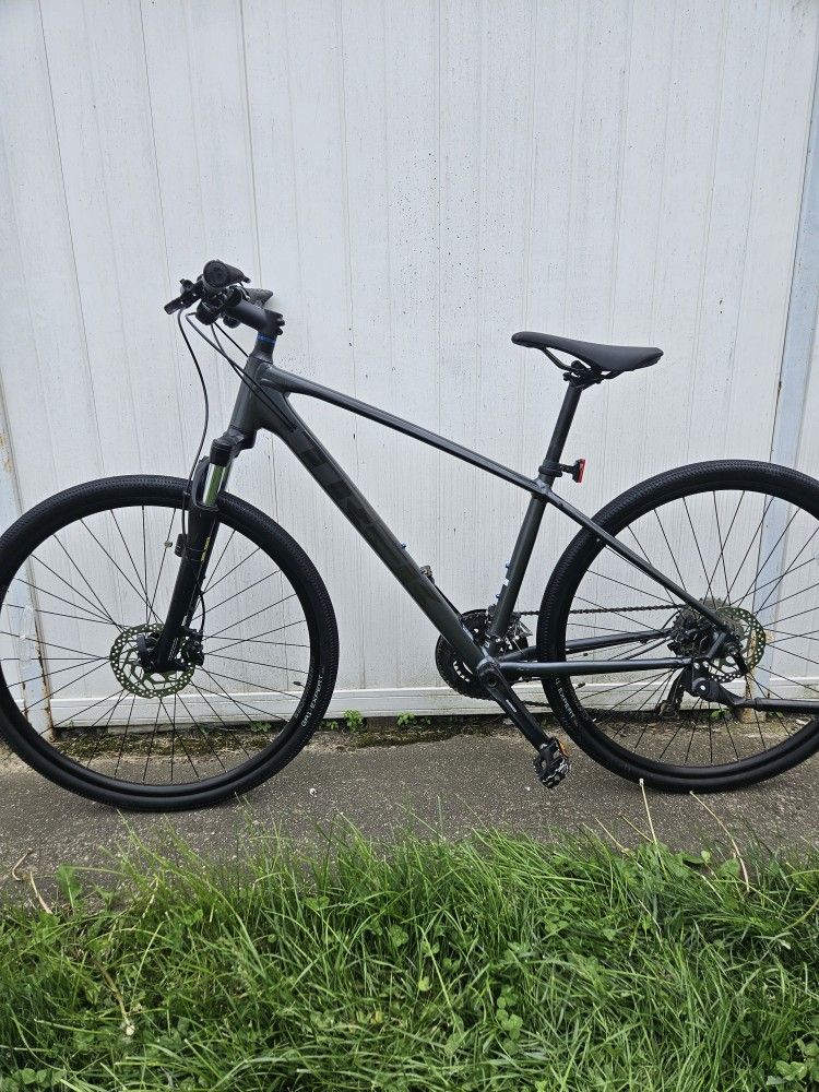 Trek Dual Sport 3 Bike