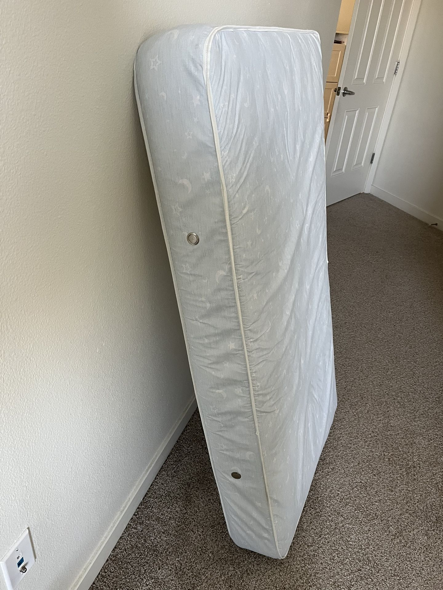 Pottery Barn Kids 2-in-1 Infant & Toddler Crib Mattress – Great Condition 