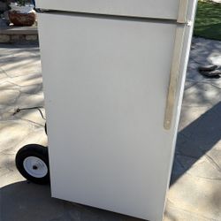 GE Refrigerator 