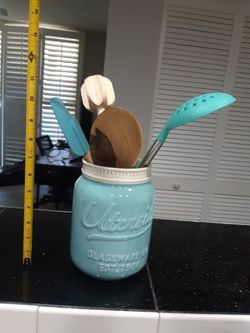 KITCHEN UTENSILS HOLDER 