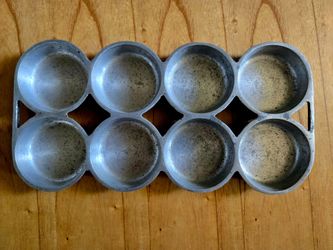 Vintage Griswold Cast Aluminum 8-Cup Muffin / Gem Pan (#808)