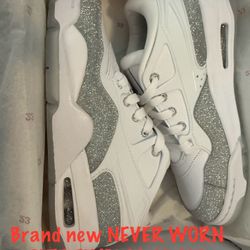 Woman’s Air Jordan’s 4 RM WHITE AND SILVER ✨ SPARKLE SZ -7
