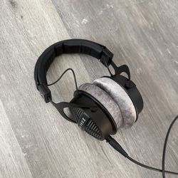 beyerdynamic DT990 Pro X headset