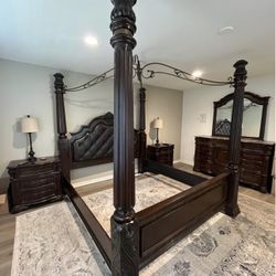 🚨EVERYTHING MUST GO 1 DAY SALE 9/20 🚨  KING CANOPY BED AND DRESSER WITH MIRROR