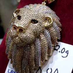 10k Gold Lions Head Pendant With Diamonds