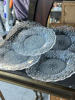 Dinner plates set 7 Dlrs