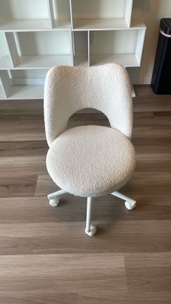 Off white rolling chair